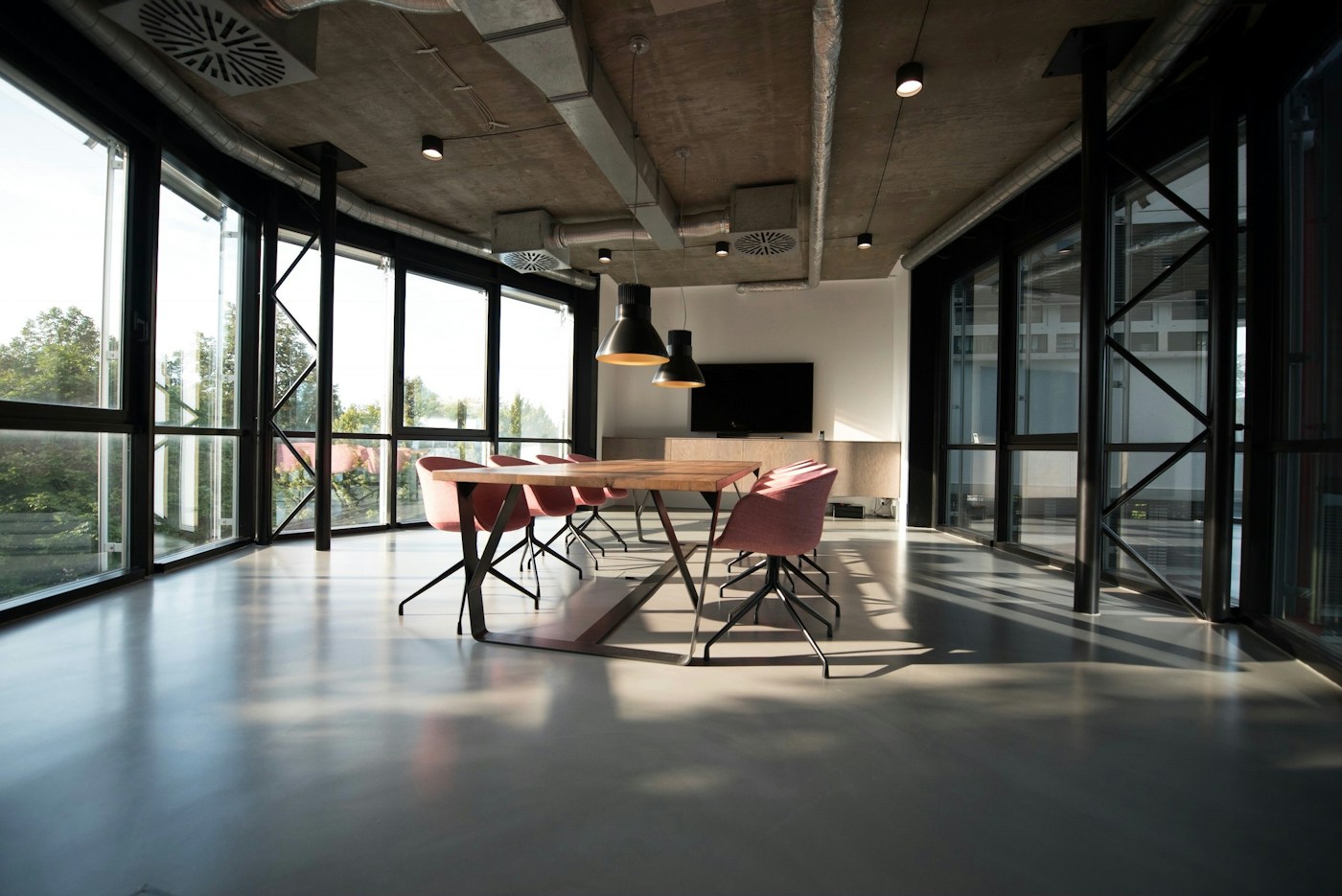 Büro mit Glaswänden — Symbolfoto zur Büroreinigung